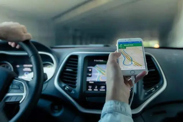 网约车司机最喜欢用苹果的乘客，因为苹果手机打车贵，司机赚的多-网约车指南