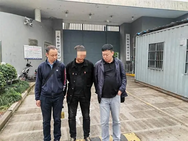 警方通报：又一逃犯开网约车被抓！